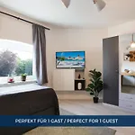 Apartment Rtr - Fuer 1 Person - Voll Ausgestattet - Zentrum - Parken - Smart Tv - Wifi - Modern *